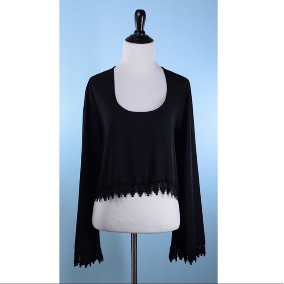 SHOW ME YOUR MUMU black crisp Chappell top SMALL - Picture 2 of 4